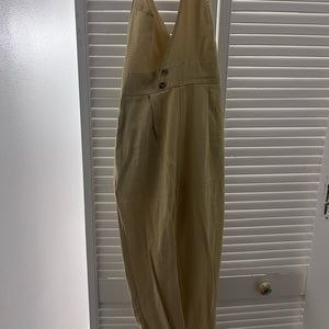 Backless yellow jumpsuit